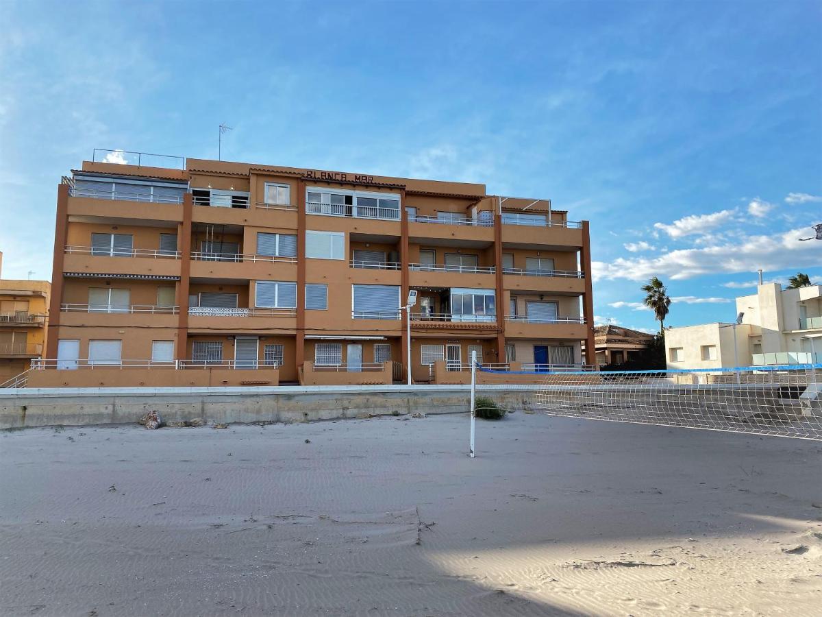 Beachfront Apartment With A Terrace Mareny Barraquetas Eksteriør bilde